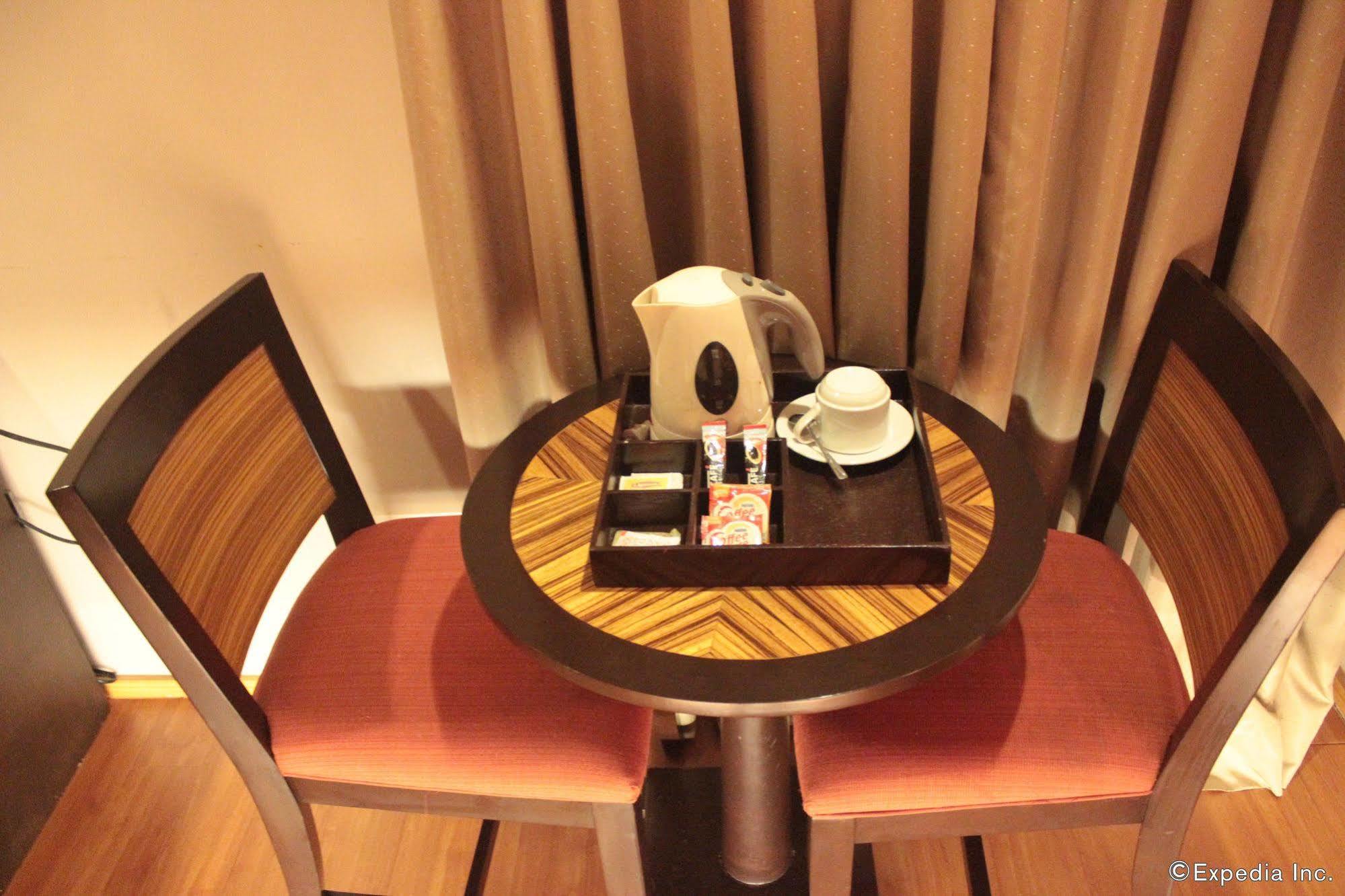 Soleste Suites Quezon City Bagian luar foto