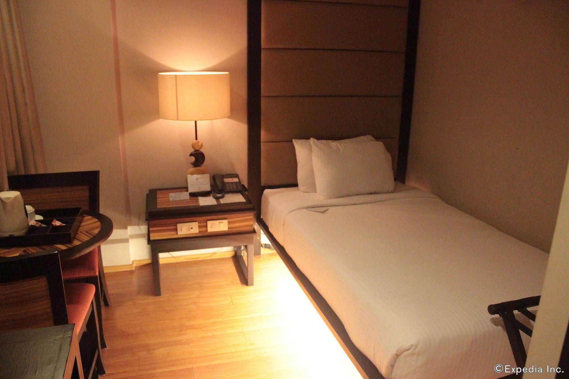 Soleste Suites Quezon City Bagian luar foto