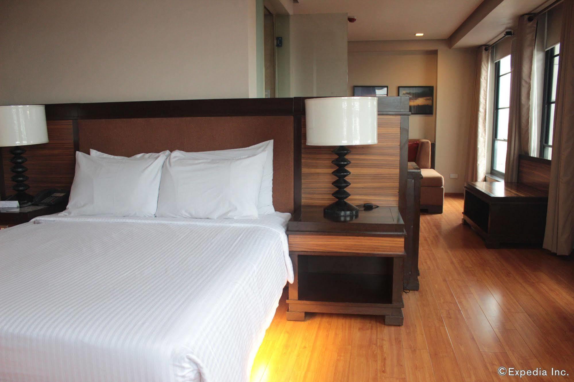 Soleste Suites Quezon City Bagian luar foto