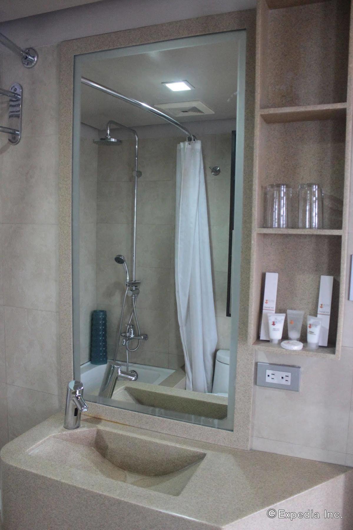 Soleste Suites Quezon City Bagian luar foto