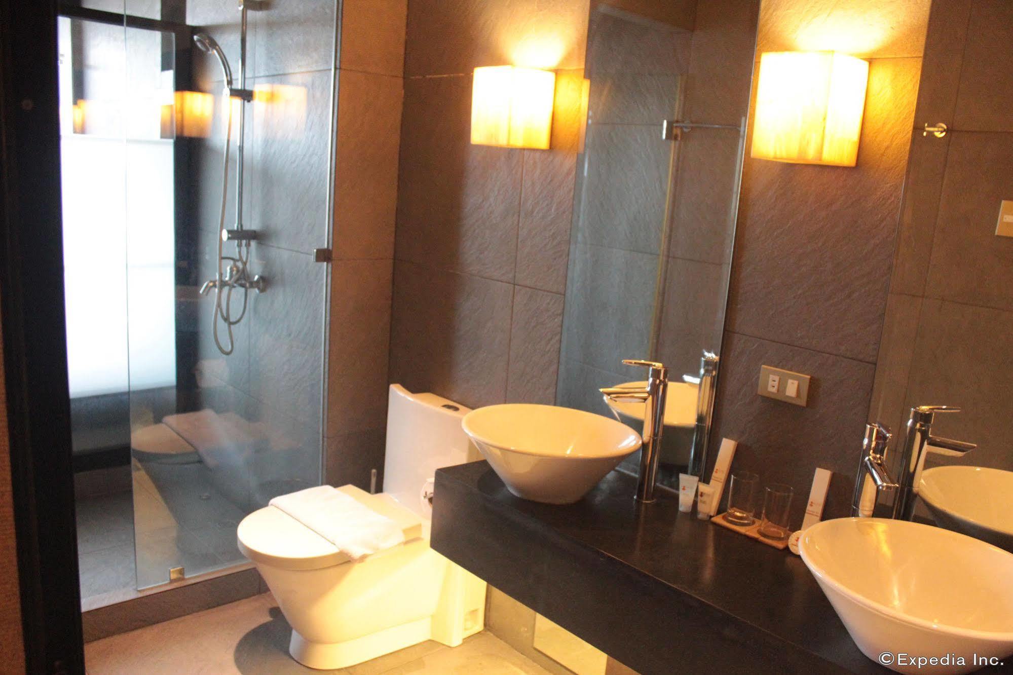 Soleste Suites Quezon City Bagian luar foto