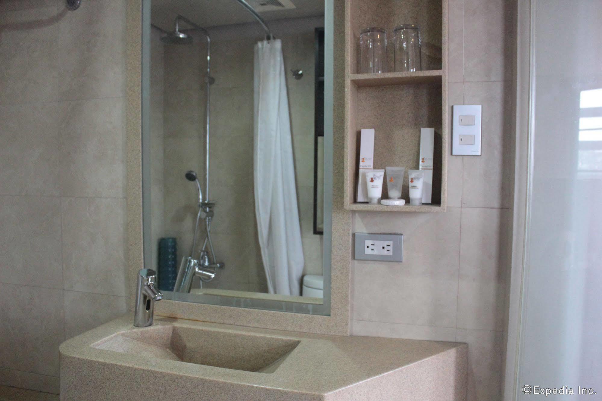 Soleste Suites Quezon City Bagian luar foto