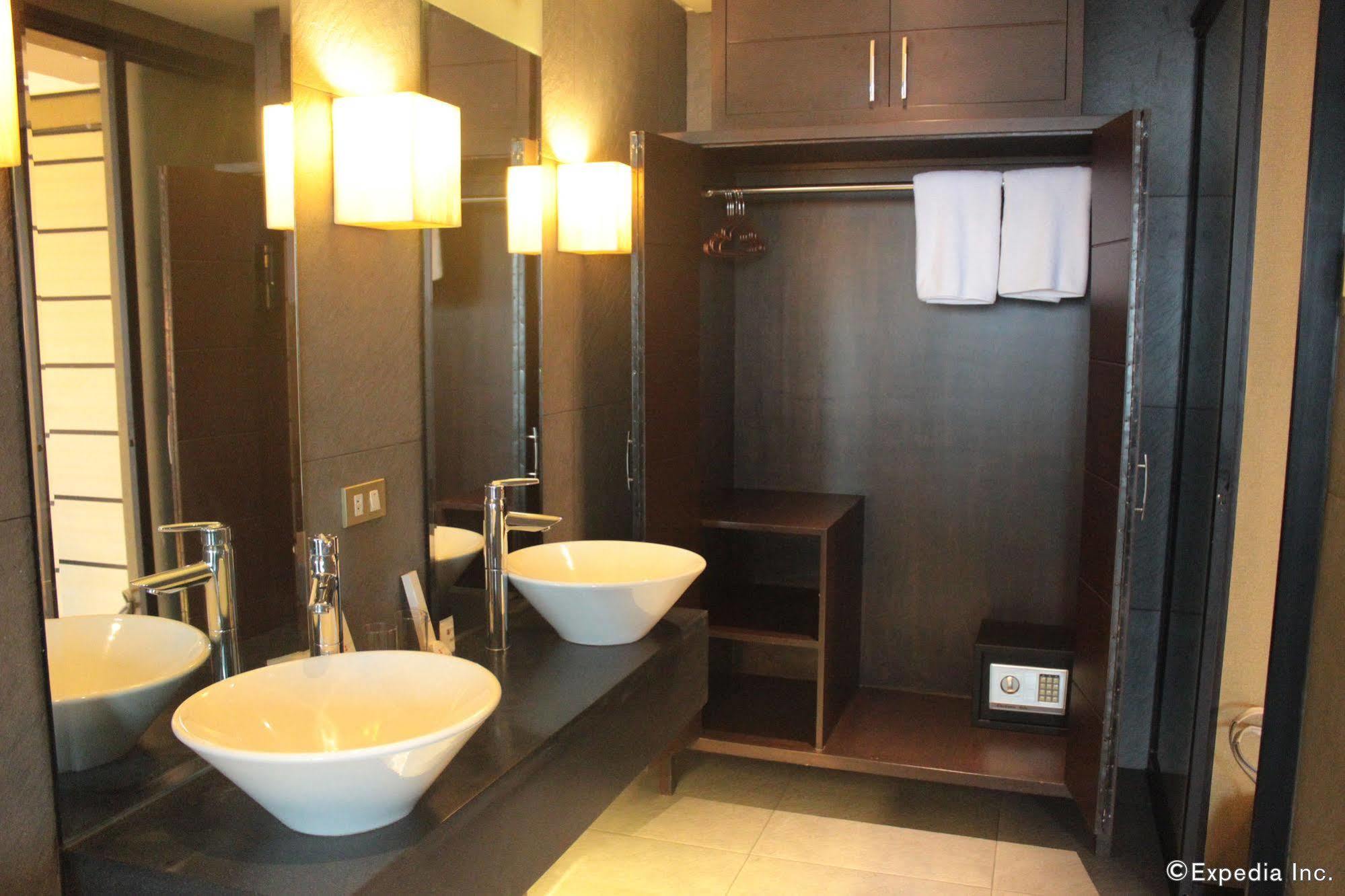 Soleste Suites Quezon City Bagian luar foto