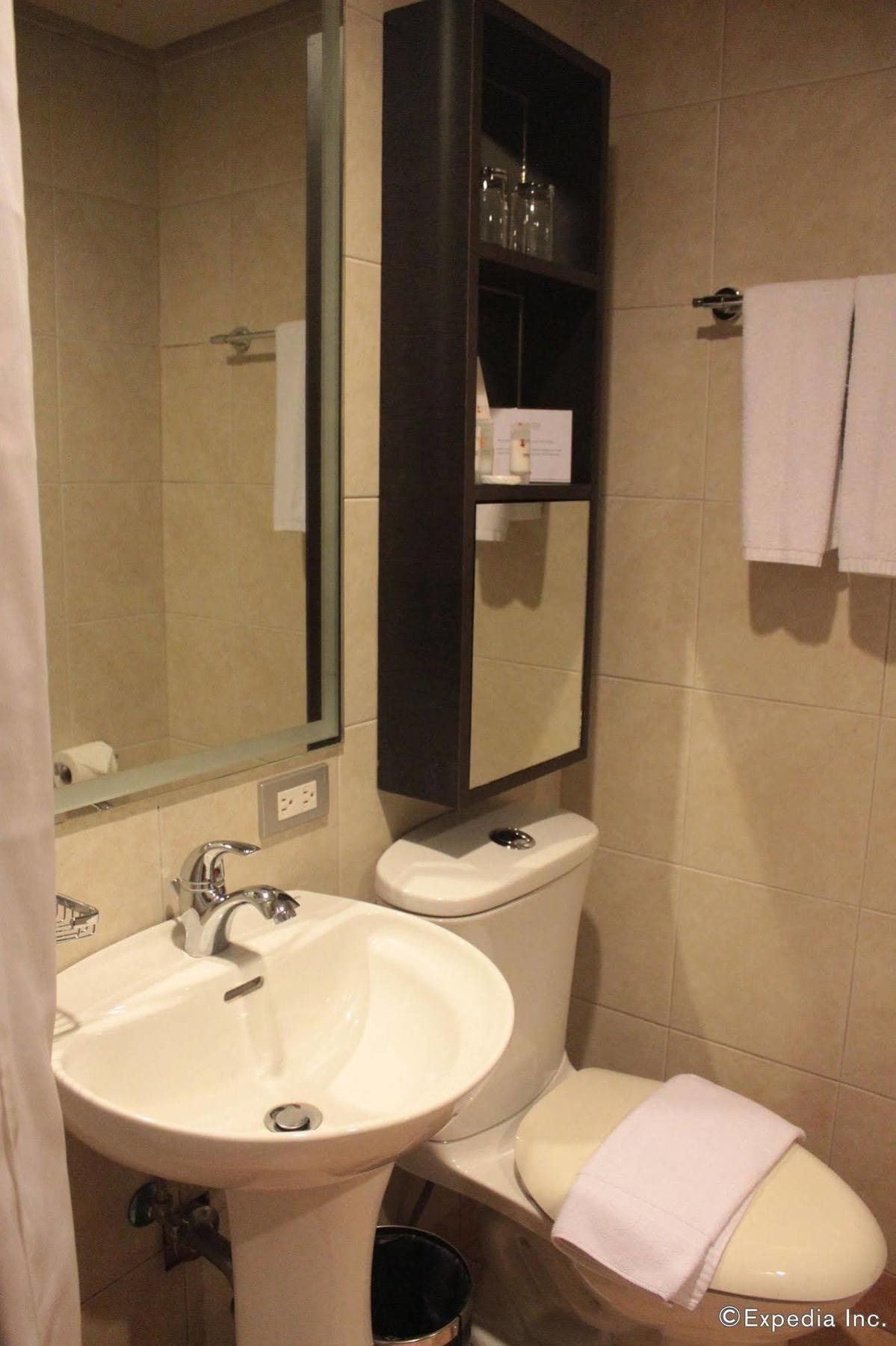 Soleste Suites Quezon City Bagian luar foto
