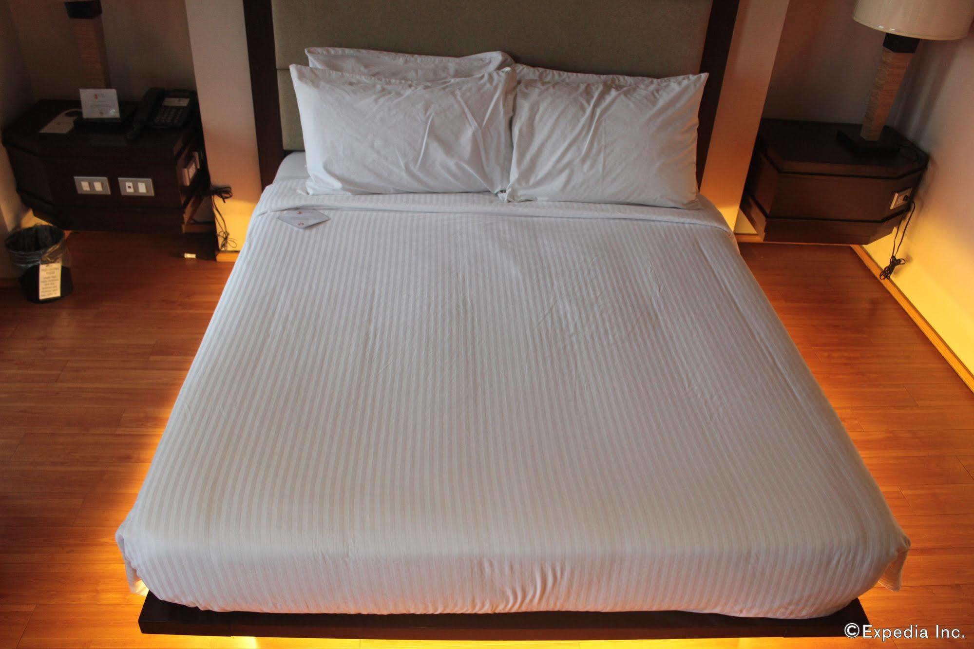 Soleste Suites Quezon City Bagian luar foto