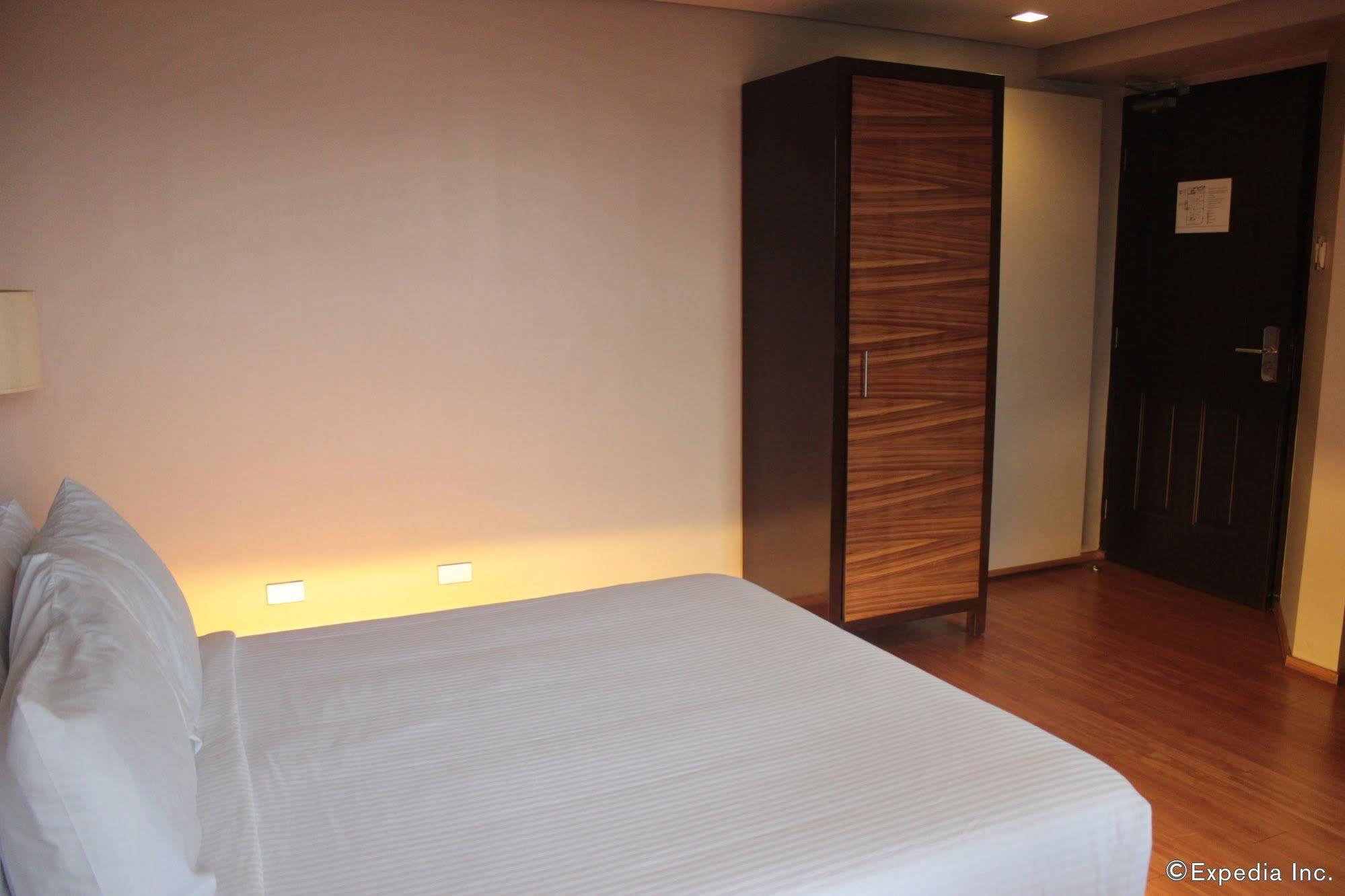 Soleste Suites Quezon City Bagian luar foto